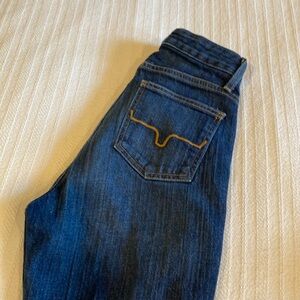 Jennifer dark wash size 0x30 basically brand new